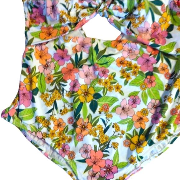 Time & Tru White Floral Front Cutout One Piece Swimsuit Plussize 3X - Picture 6 of 16
